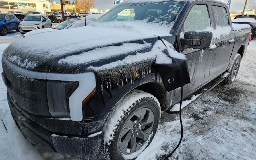 FORD F-150 LIGHTNING